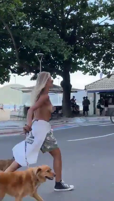 Caroline Werner遛狗被捕